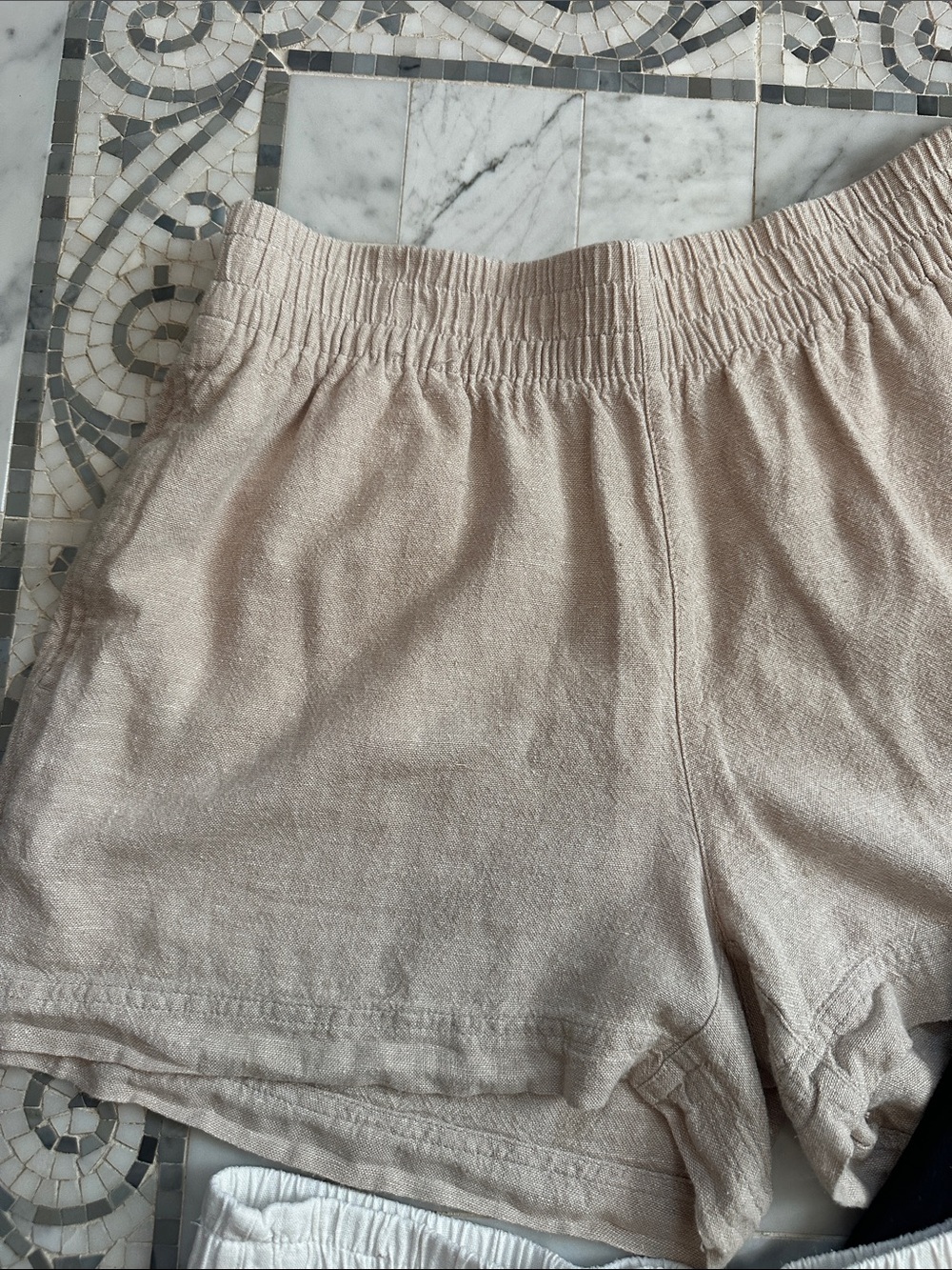 Old Navy M Women’s Elastic-Waist Linen Blend Casual Shorts - Black, White, Oat - Picture 5 of 13